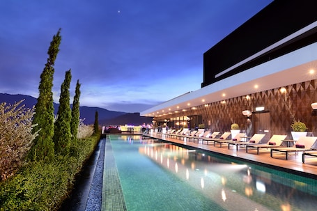 ์ผ์ธ ์์์ฅ, ์์์ฅ ํ๋ผ์, ์ผ๊ด์ ์์