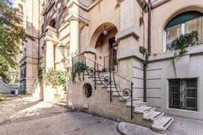 Front of property - Gardenia Suite (Rome)