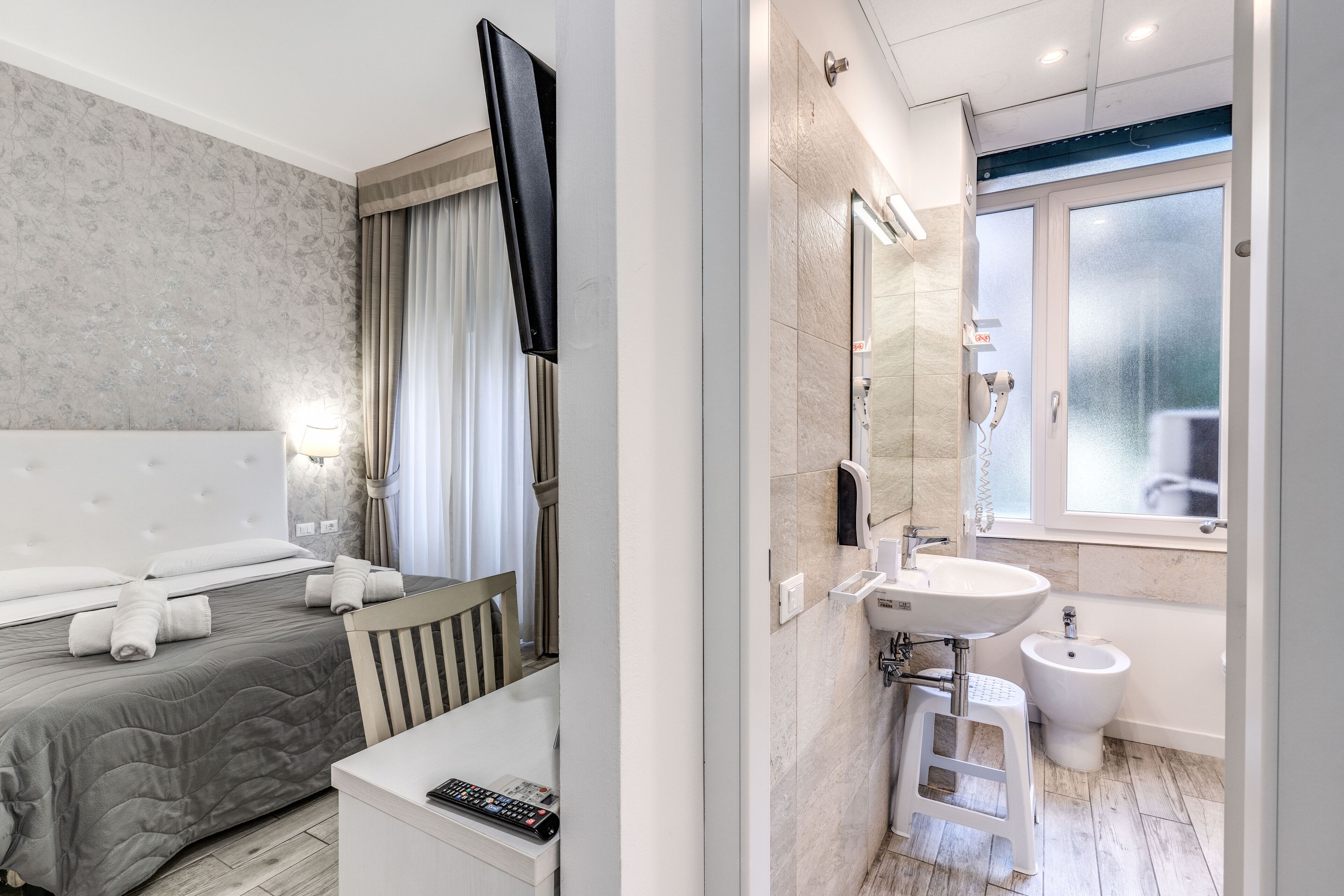 ห้องดับเบิล | ห้องน้ำ | ฝักบัว, ของใช้ในห้องน้ำฟรี, ไดร์เป่าผม, โถสุขภัณฑ์แบบบิเดท์