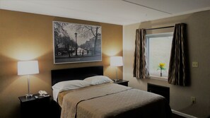 Queen Room - Non-Smoking | Blackout drapes, iron/ironing board, free WiFi, bed sheets - Attican Motel (Attica)