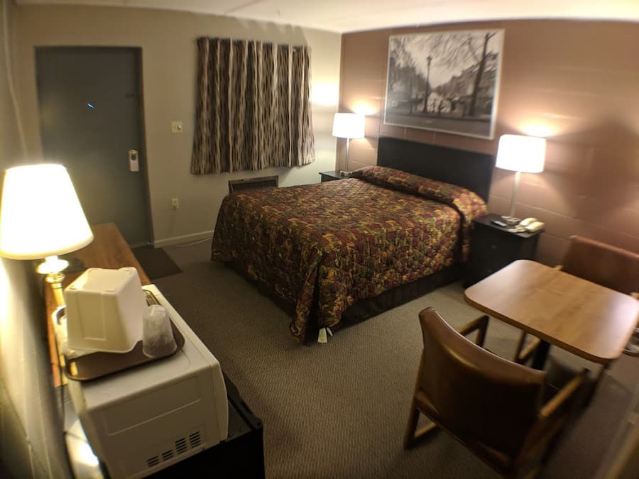 Rom | Blendingsgardiner, strykejern/-brett, wi-fi (inkludert) og sengetøy