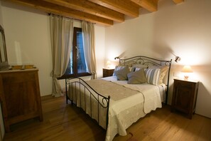 Dobbeltrom | Skrivebord, lydisolert, barnesenger og ekstrasenger (mot et tillegg)