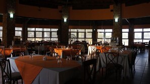 3 restaurants; breakfast, lunch, and dinner served - Hotel Villa Caribe (Los Taques)