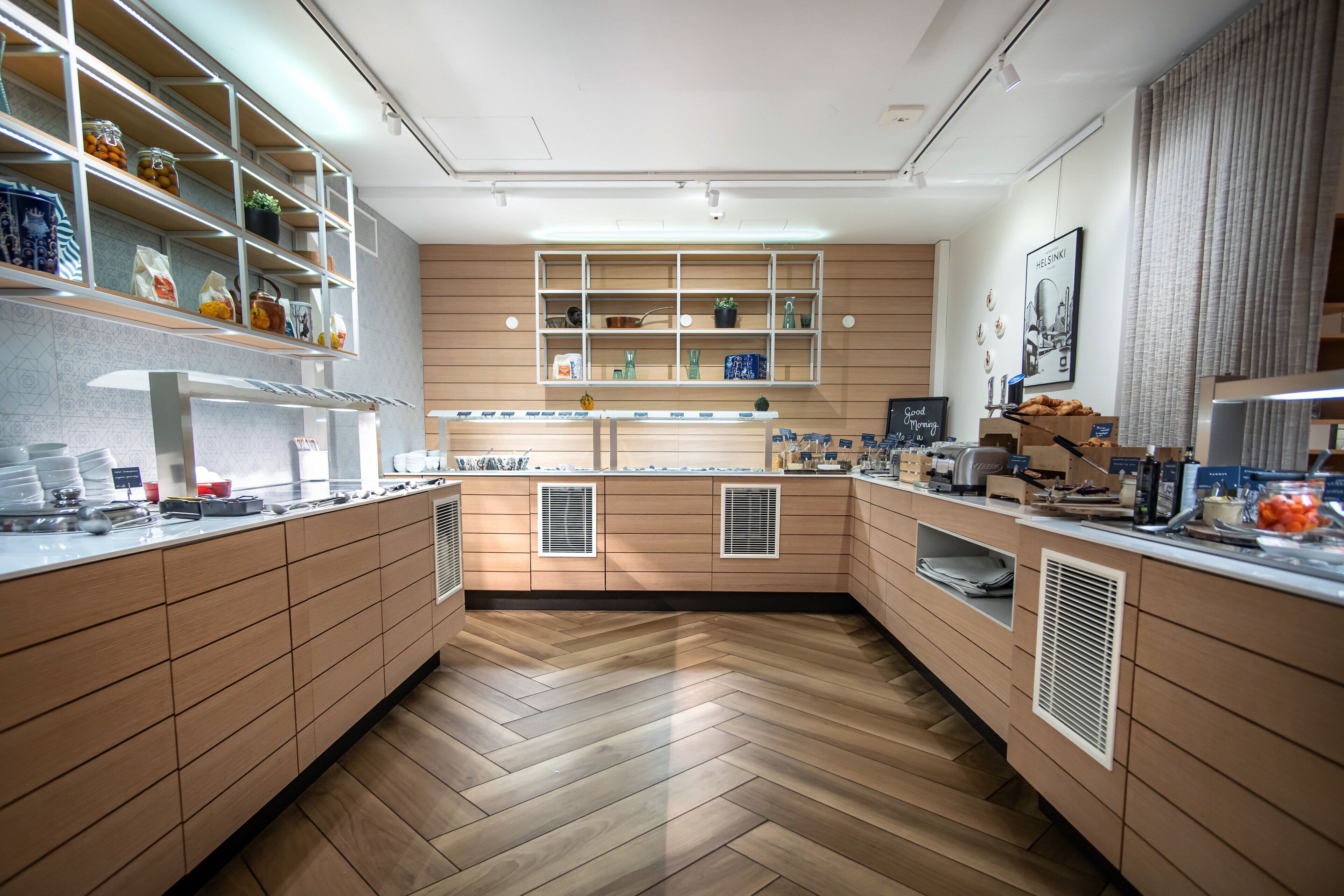 daily buffet breakfast for a fee