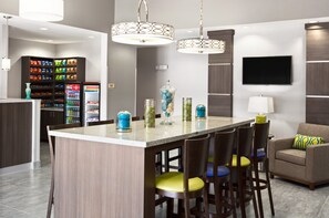 Lobby sitting area - Hawthorn Extended Stay by Wyndham Midland (Midland)