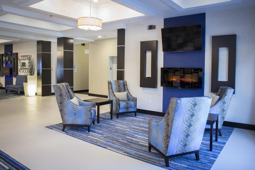 Holiday Inn Express & Suites Edwardsville by IHG