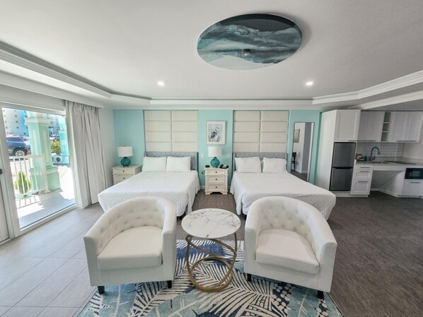 Habitación senior doble, con acceso para personas discapacitadas | Decoración personalizada y muebles diferentes 