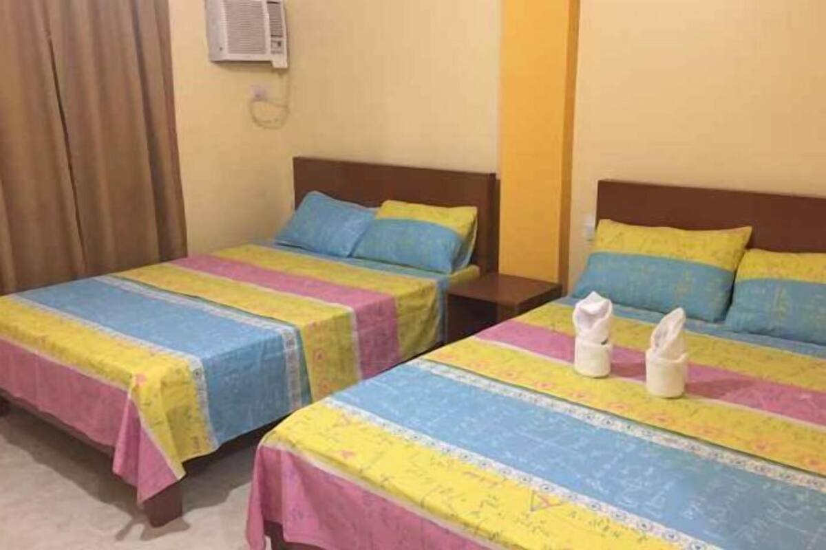 Skrivebord og sengetøy