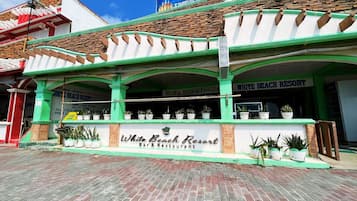 Fachada de la propiedad