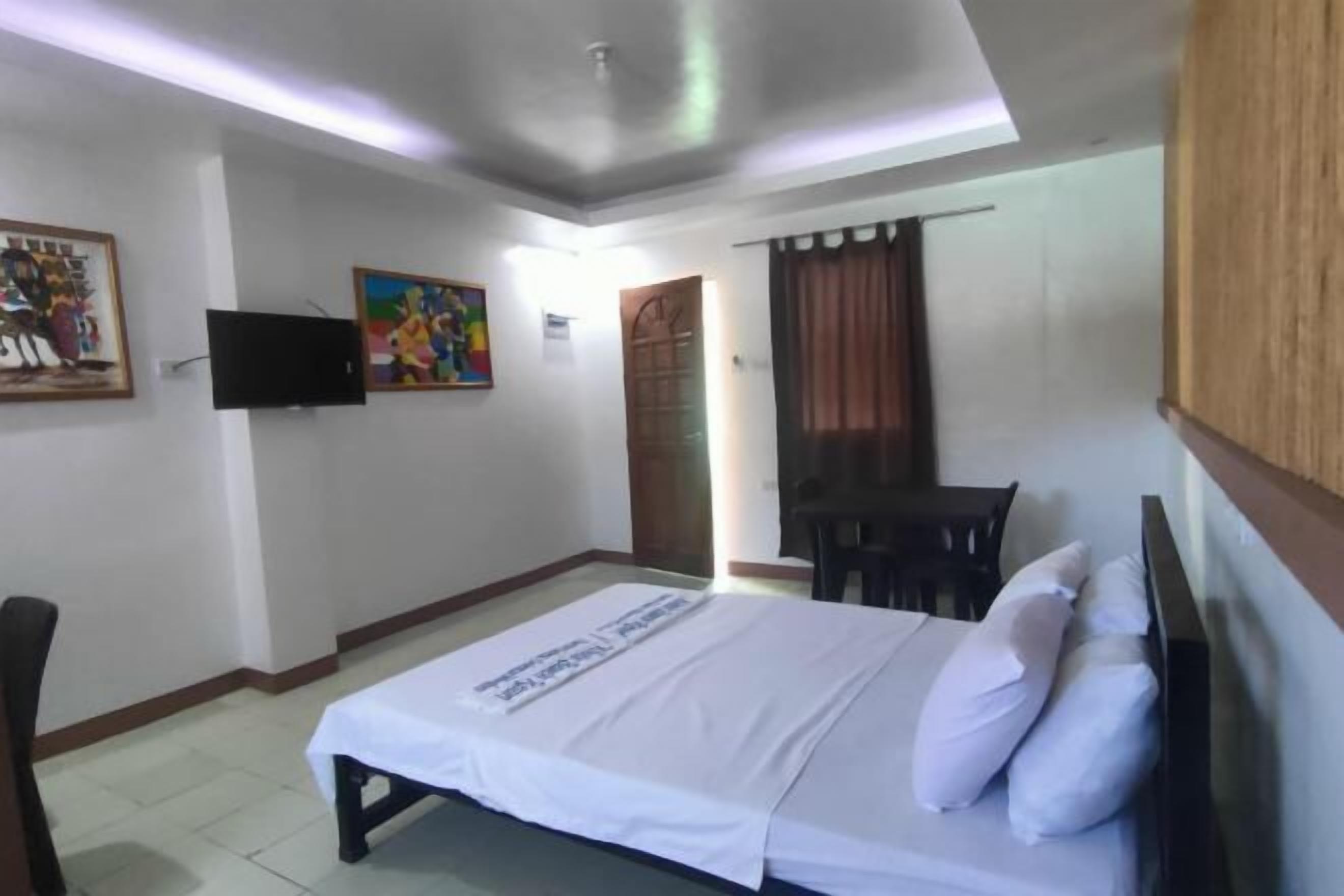 Skrivebord og sengetøy