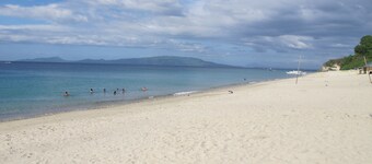 White Beach Resort Puerto Galera powered by Cocotel