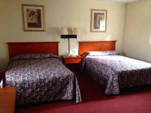 Desk, soundproofing, free WiFi, bed sheets - Crown Inn Motel (Yorktown)