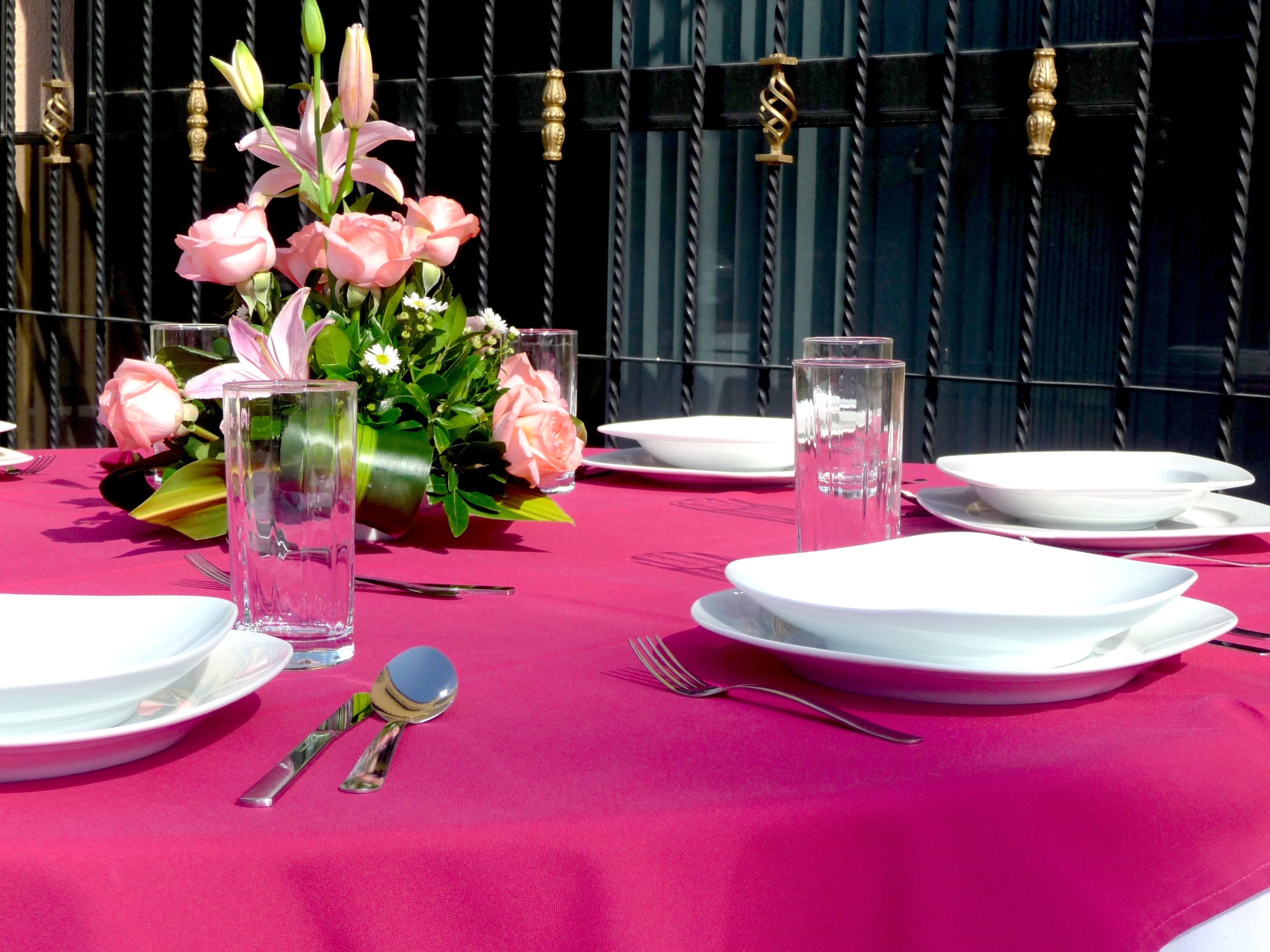 breakfast and lunch served, mexican cuisine