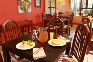 Breakfast and lunch served