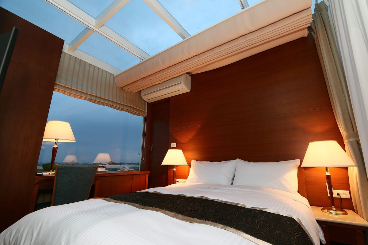 Romantic Suite, 1 Bedroom, Lanai | Premium bedding, down duvets, in-room safe, individually decorated
