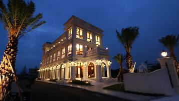 Experience the classic charm of this elegant hotel, set amidst beautifully manicured grounds and lush palm trees.