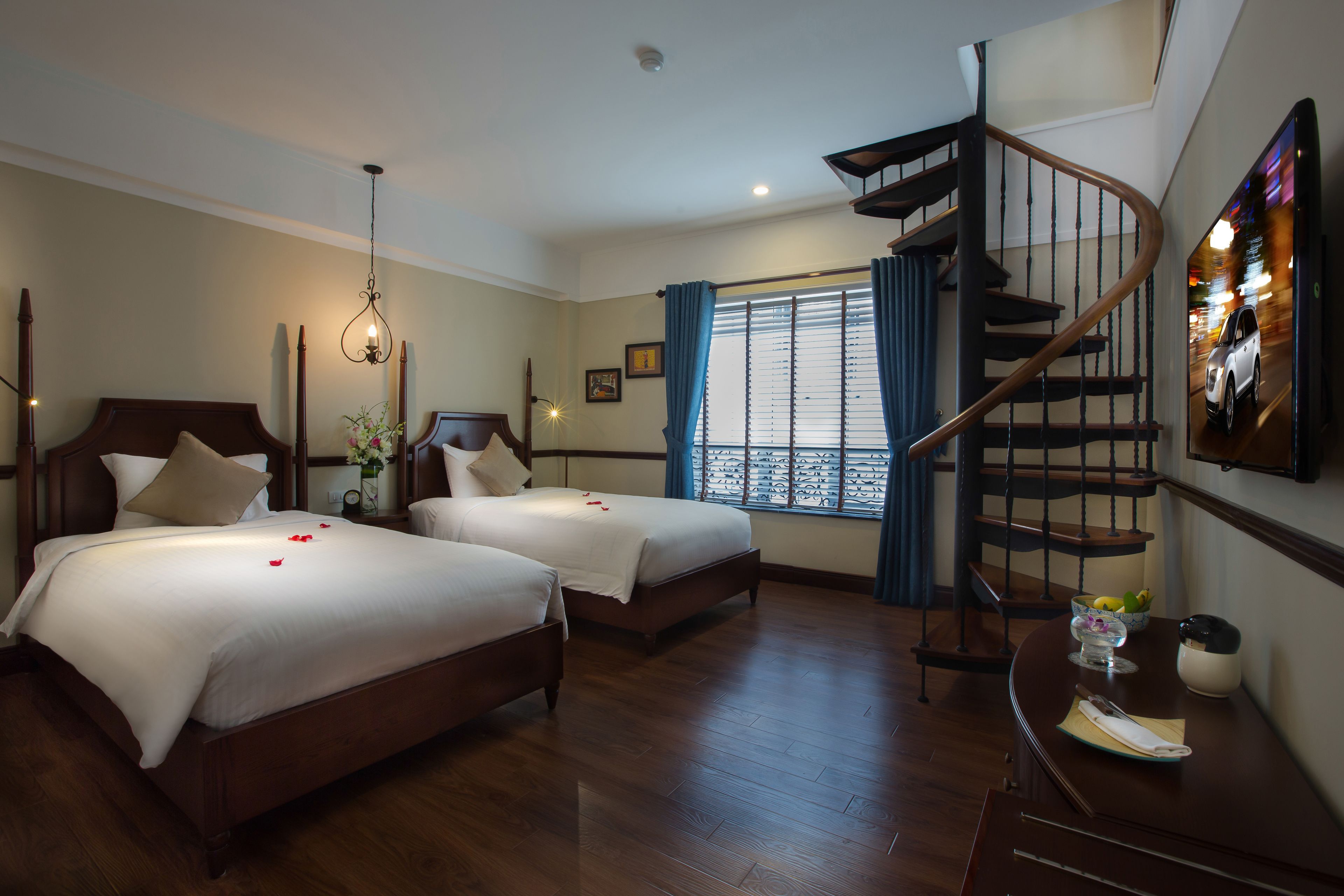 club duplex suite | 1 bedroom, minibar, in-room safe, desk