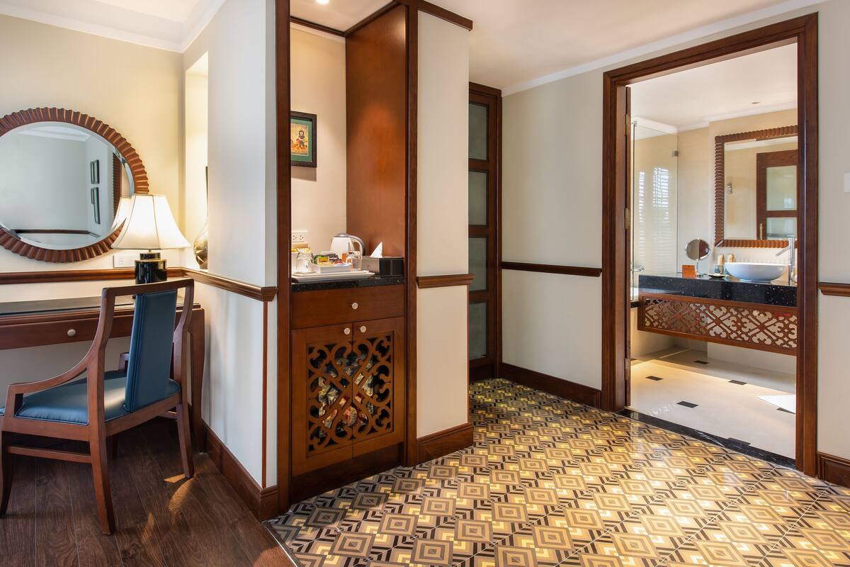 signature suite | bathroom | free toiletries, hair dryer, bathrobes, slippers