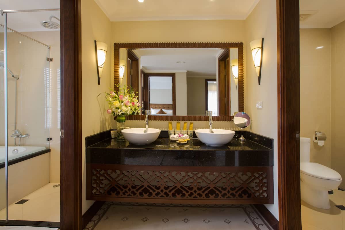 family suite, 1 king and 2 single beds | bathroom | free toiletries, hair dryer, bathrobes, slippers