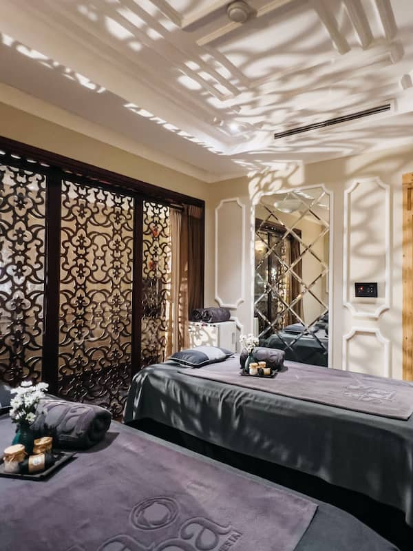 Couples treatment rooms, sauna, steam room, body treatments