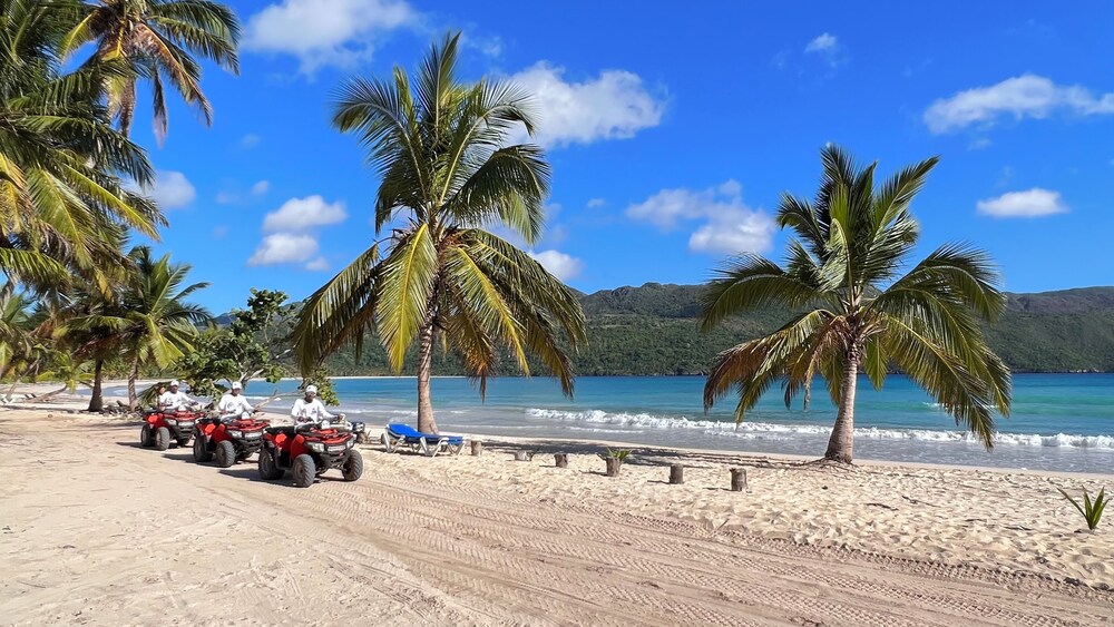 CHALET TROPICAL Hotel & Restaurant-Pizzeria by null