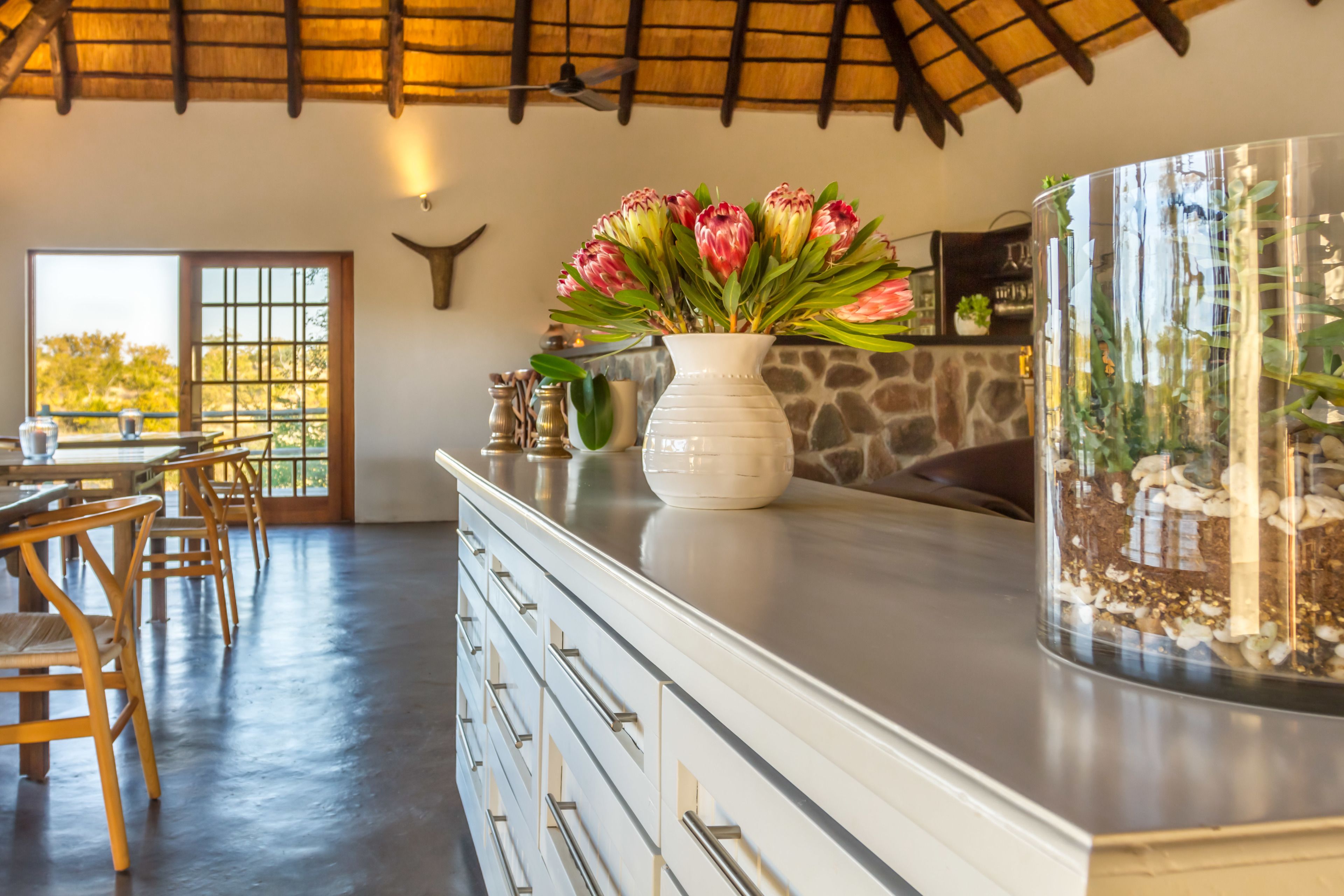 供应早餐、午餐和晚餐