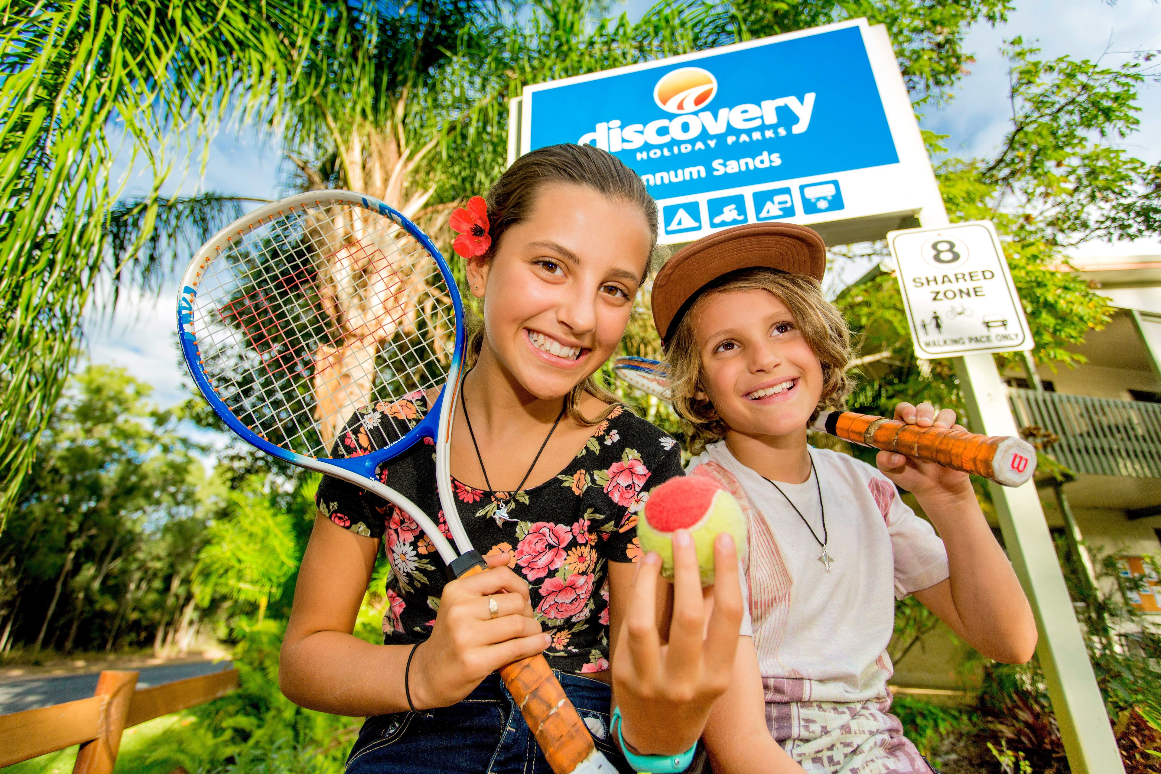 A sign for Discovery Resort with amenities like a pool and a restaurant.