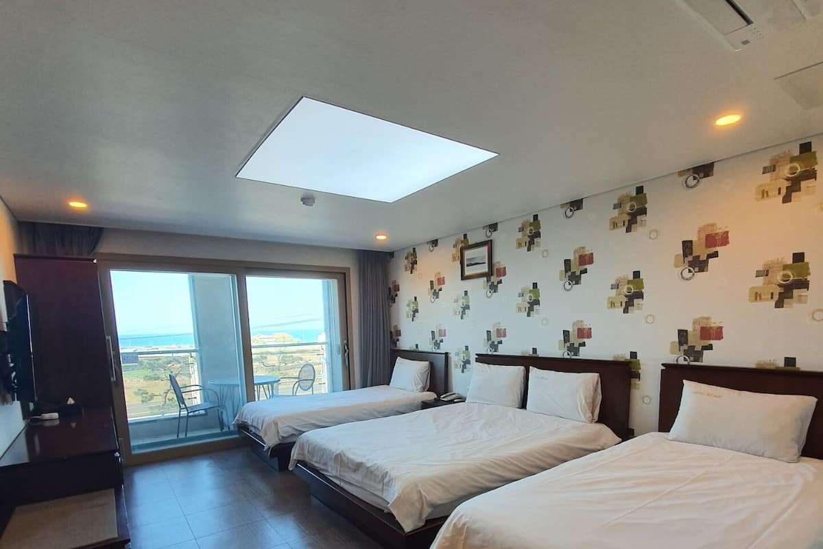 Family Room, Ocean View | 1 bedroom