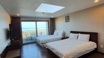 ๋๋ญ์ค ํธ์๋ฃธ, ๋ฐ๋ค ์ ๋ง | 1 ๊ฐ์ ์นจ์ค