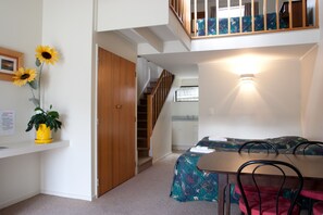 Family Room | Living area | TV, DVD player