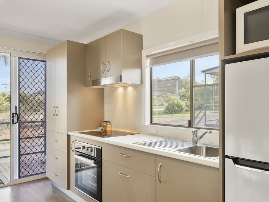 Superior Studio Cabin | Private kitchenette | Coffee/tea maker, paper towels