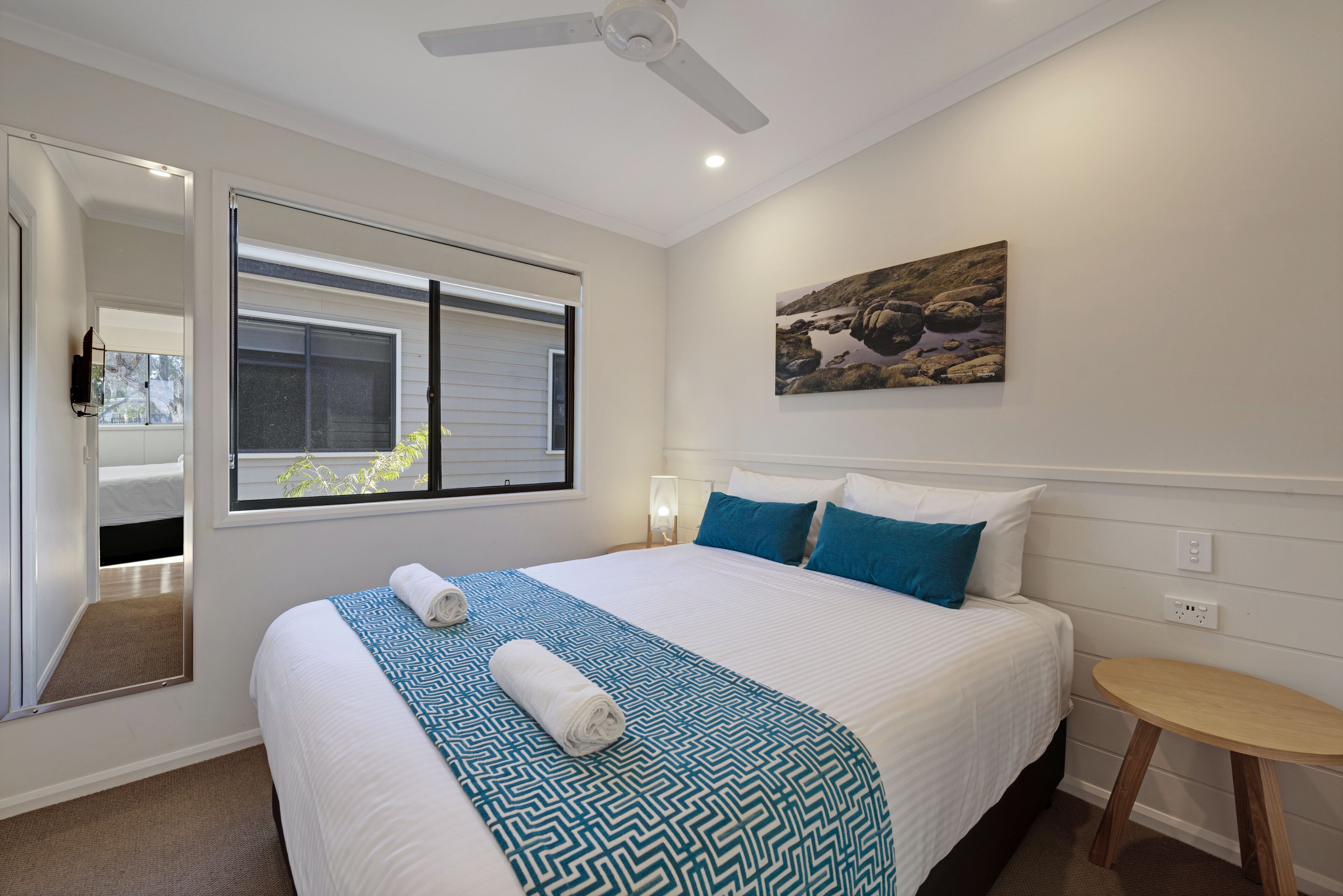 Superior 2 Bedroom Cabin (Sleeps 5)