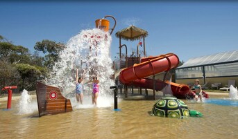 Zona de juegos infantil al aire libre