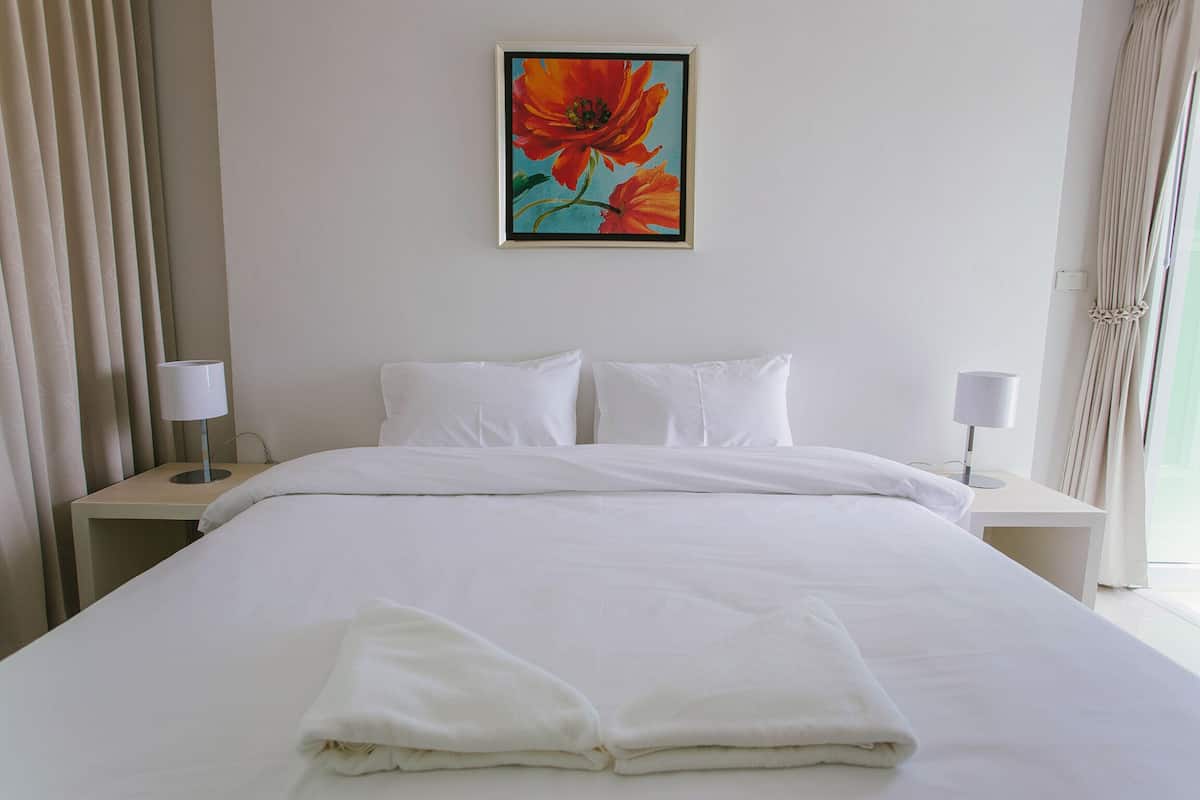 standard double room | desk, free wifi, bed sheets