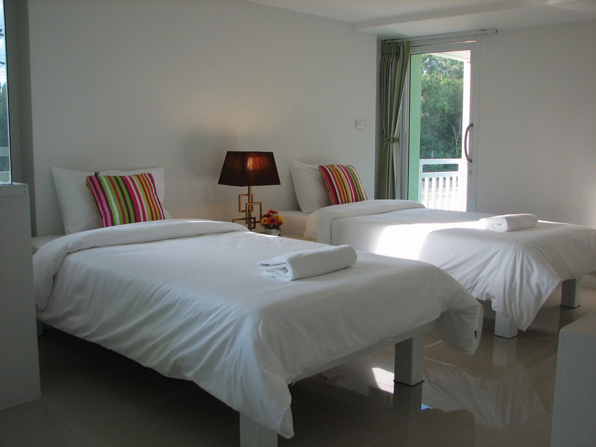 standard twin room | desk, free wifi, bed sheets