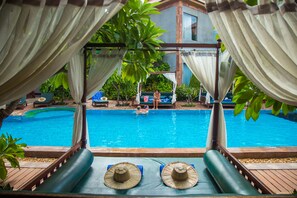 2 outdoor pools, free cabanas, pool umbrellas - Model Angkor Resort (Siem Reap)