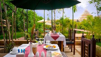 Tägliches kontinentales Frühstück (8 USD pro Person)