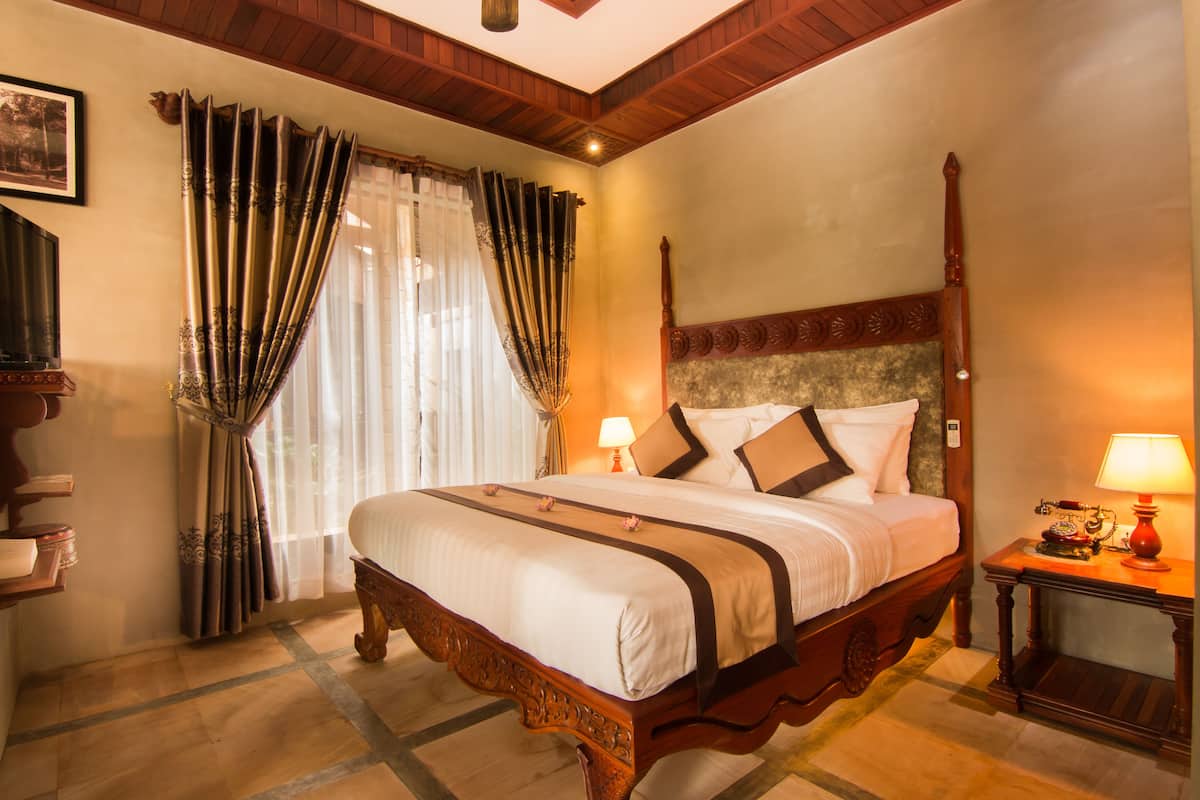1 bedroom, Frette Italian sheets, premium bedding, down comforters