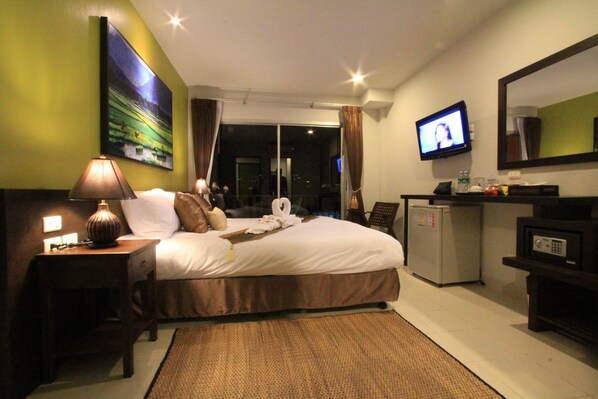 Deluxe Room | In-room safe, rollaway beds, free WiFi - The Charm Hotel (Karon)