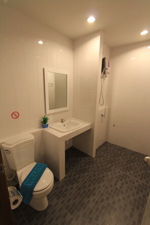 Family Suite Room | Caja fuerte, camas supletorias, wifi gratis