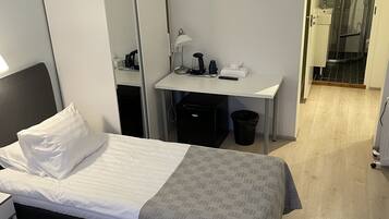 Chambre Économique avec lits jumeaux | Bureau, Wi-Fi gratuit, draps fournis