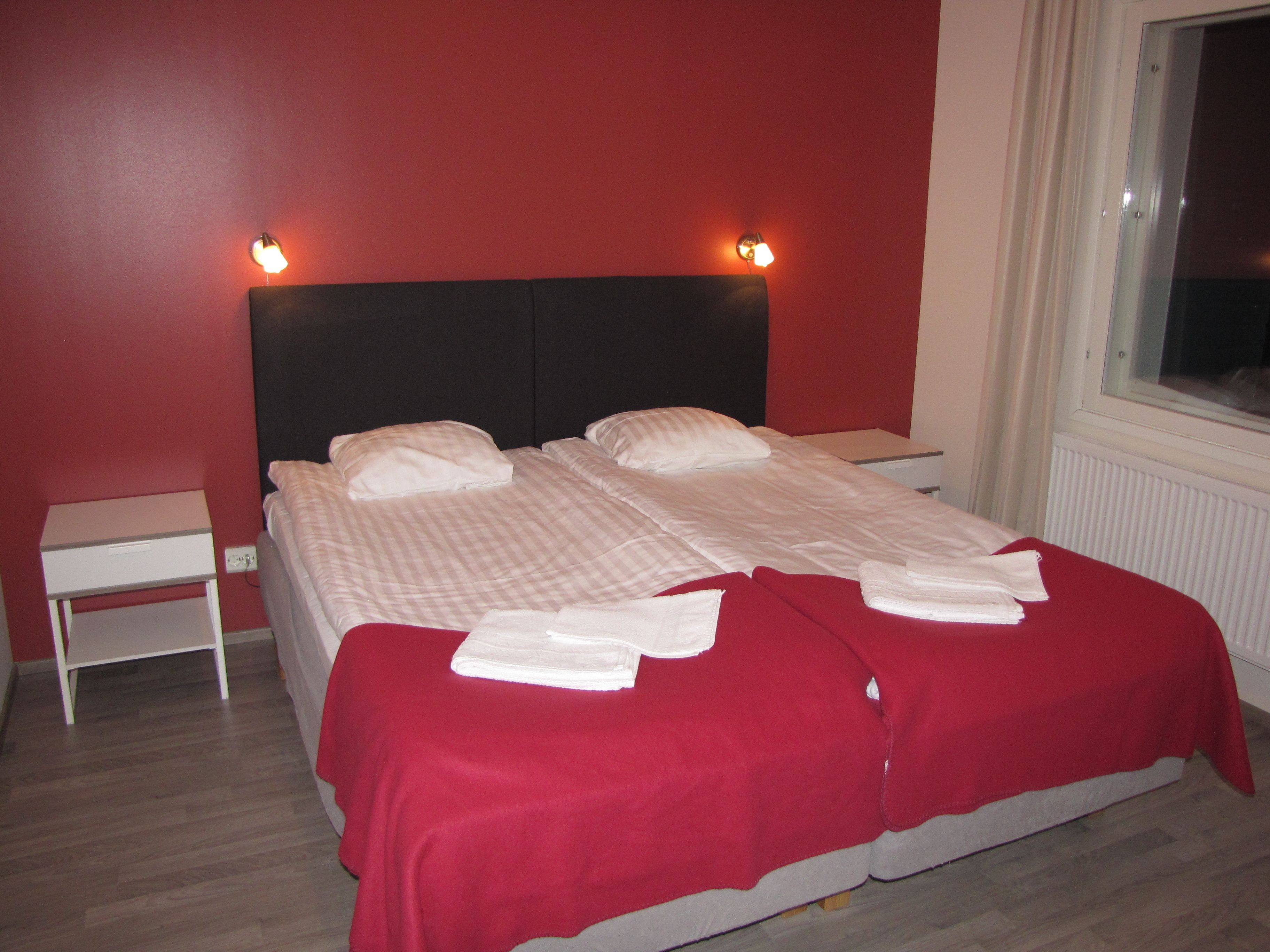 twin room | desk, free wifi, bed sheets