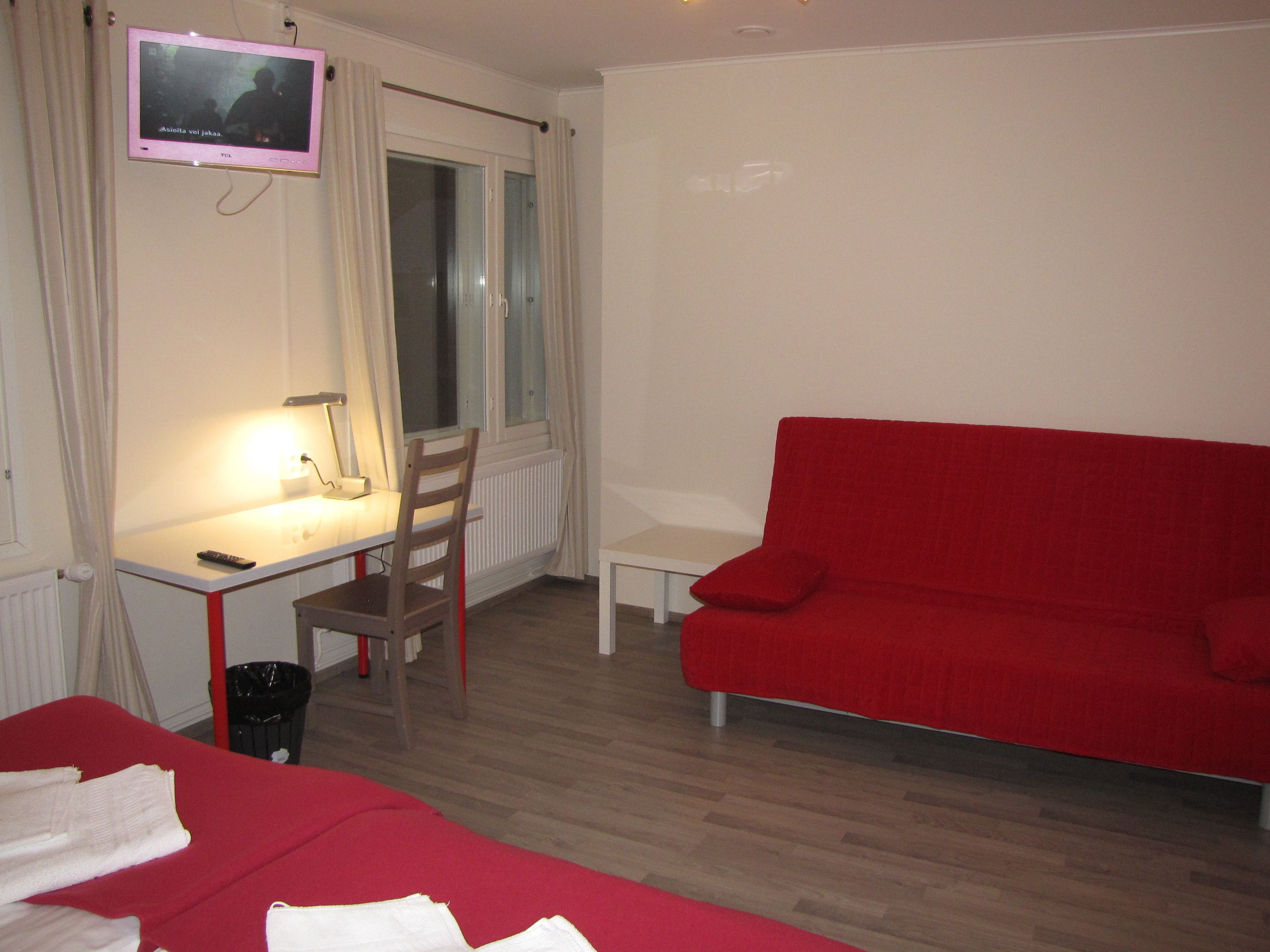 twin room | desk, free wifi, bed sheets