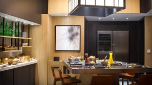 朝食 (ビュッフェ)、毎日提供 (1 名様 38 EUR)