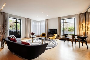 スイート テラス (Le Dôme) | 低刺激性寝具、羽毛の掛け布団、セーフティボックス (室内)、遮光カーテン