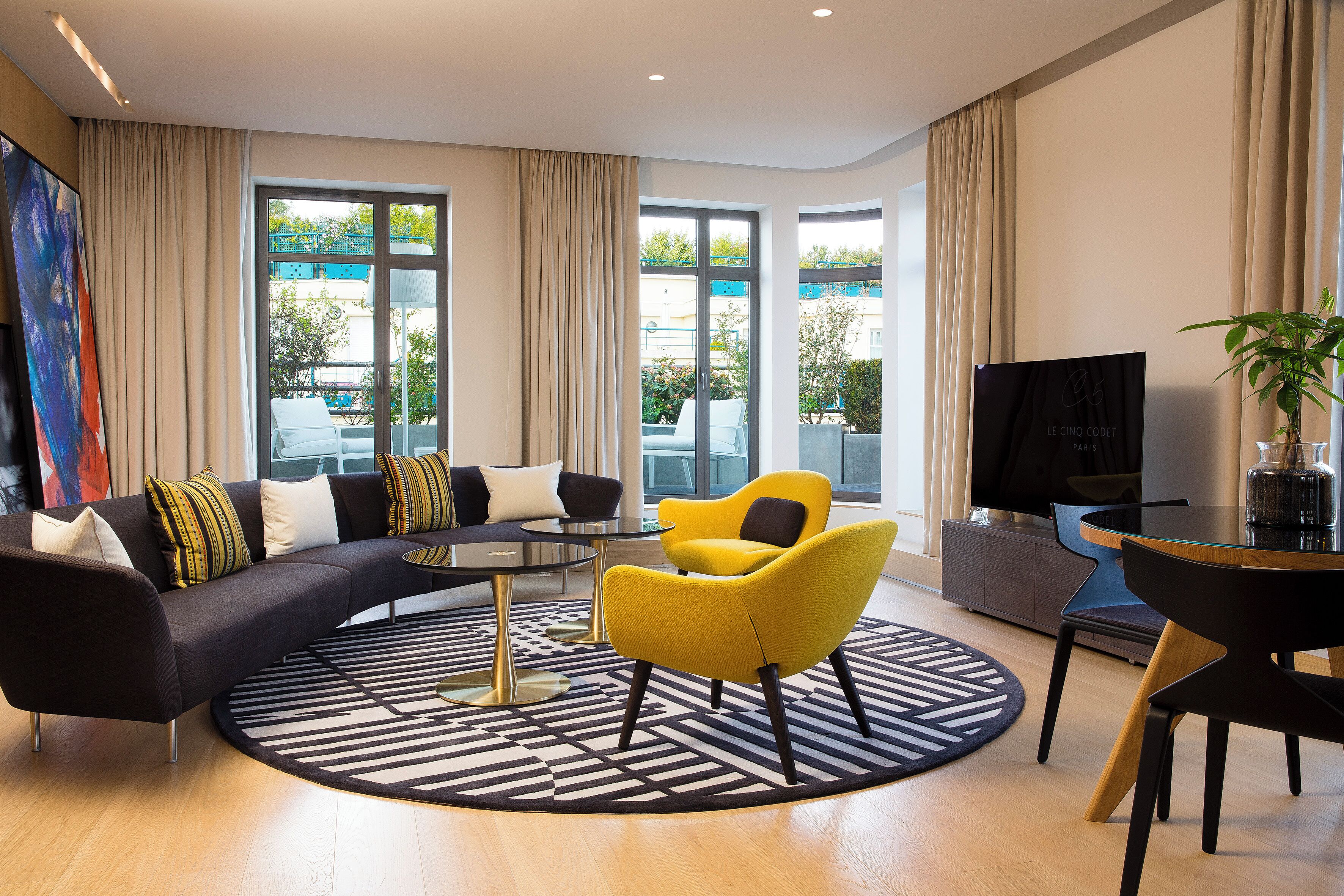 suite, terrace (le dôme) | living area | led tv