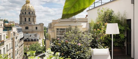 Hypo-allergenic bedding, down duvets, in-room safe, blackout curtains