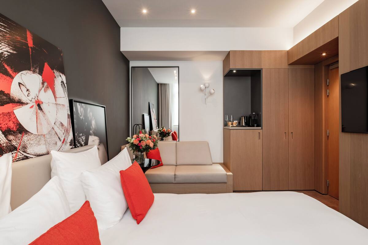 Hypo-allergenic bedding, down duvets, in-room safe, blackout curtains