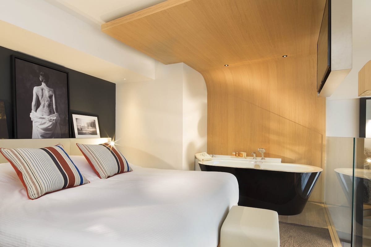 Duplex | 1 bedroom, hypo-allergenic bedding, down comforters, in-room safe