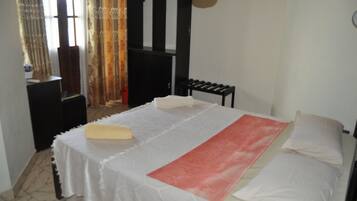 標準客房 | 特厚豪華床墊、獨特設計、獨特裝修、書桌